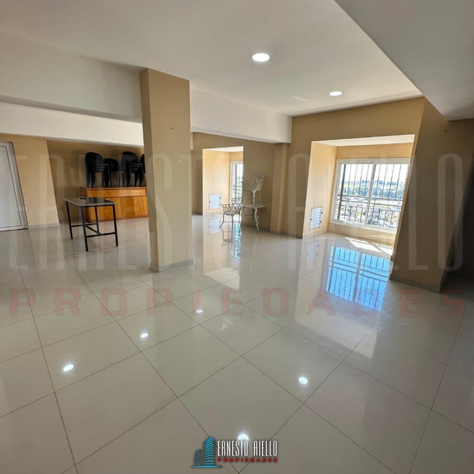 VENTA ESPECTACULAR SEMIPISO DE 4 AMBIENTES CON 2 COCHERAS, 2 BAULERAS Y EXCELENTES VISTAS ABIERTAS.