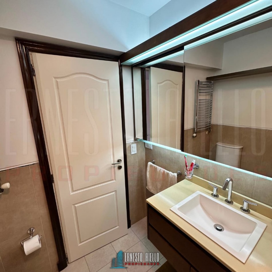 VENTA ESPECTACULAR SEMIPISO DE 4 AMBIENTES CON 2 COCHERAS, 2 BAULERAS Y EXCELENTES VISTAS ABIERTAS.