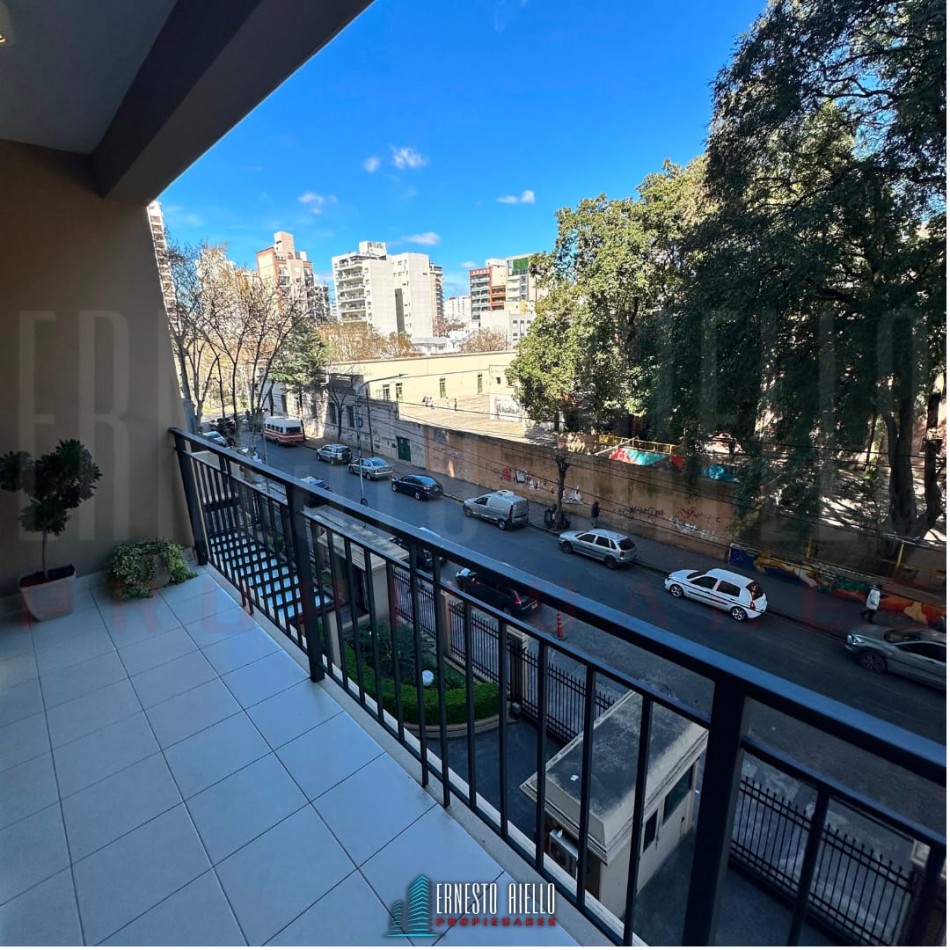 VENTA ESPECTACULAR SEMIPISO DE 4 AMBIENTES CON 2 COCHERAS, 2 BAULERAS Y EXCELENTES VISTAS ABIERTAS.
