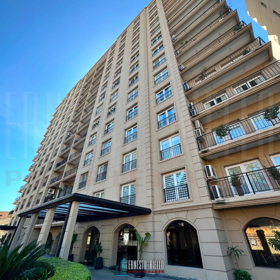 VENTA ESPECTACULAR SEMIPISO DE 4 AMBIENTES CON 2 COCHERAS, 2 BAULERAS Y EXCELENTES VISTAS ABIERTAS.