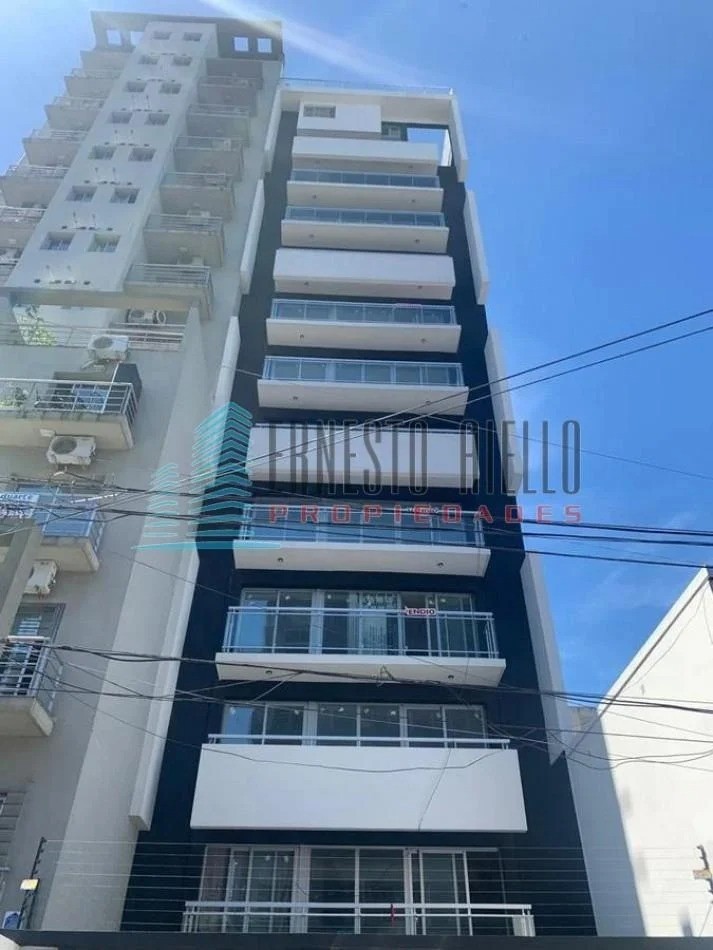 VENTA HERMOSO DEPARTAMENTO 2 AMBIENTES CON COCHERA EN QUILMES CENTRO