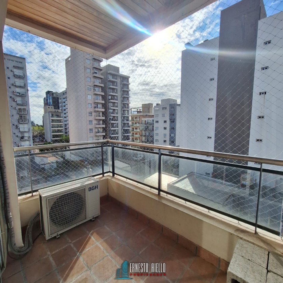 ALQUILER DEPARTAMENTO DE DOS AMBIENTES CON BALCON Y COCHERA EN QUILMES CENTRO.