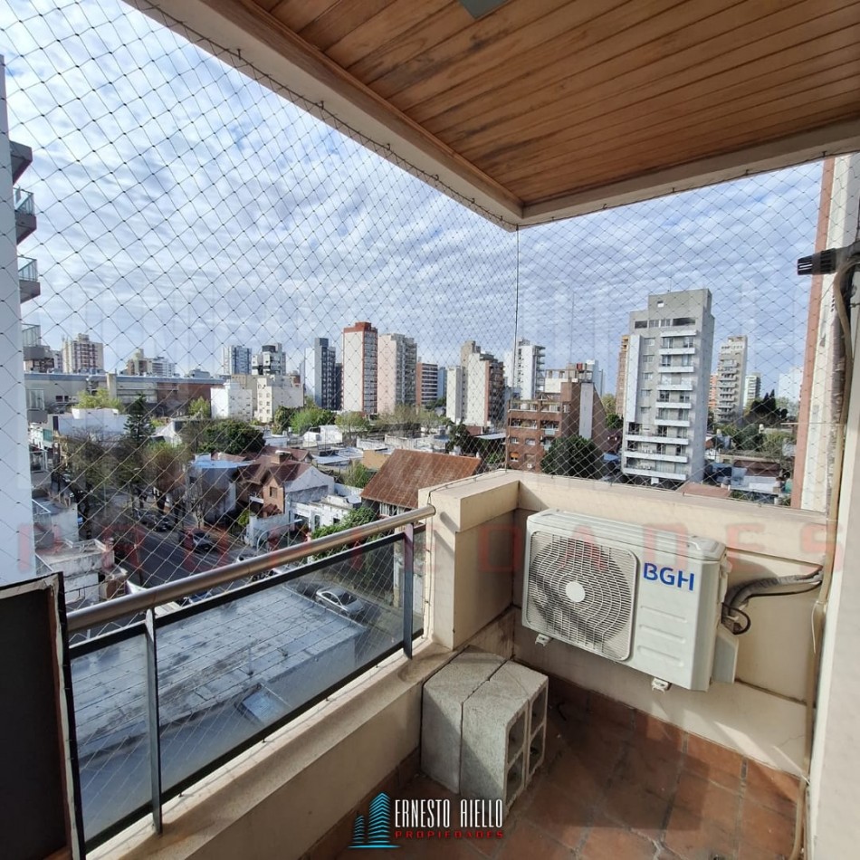 ALQUILER DEPARTAMENTO DE DOS AMBIENTES CON BALCON Y COCHERA EN QUILMES CENTRO.