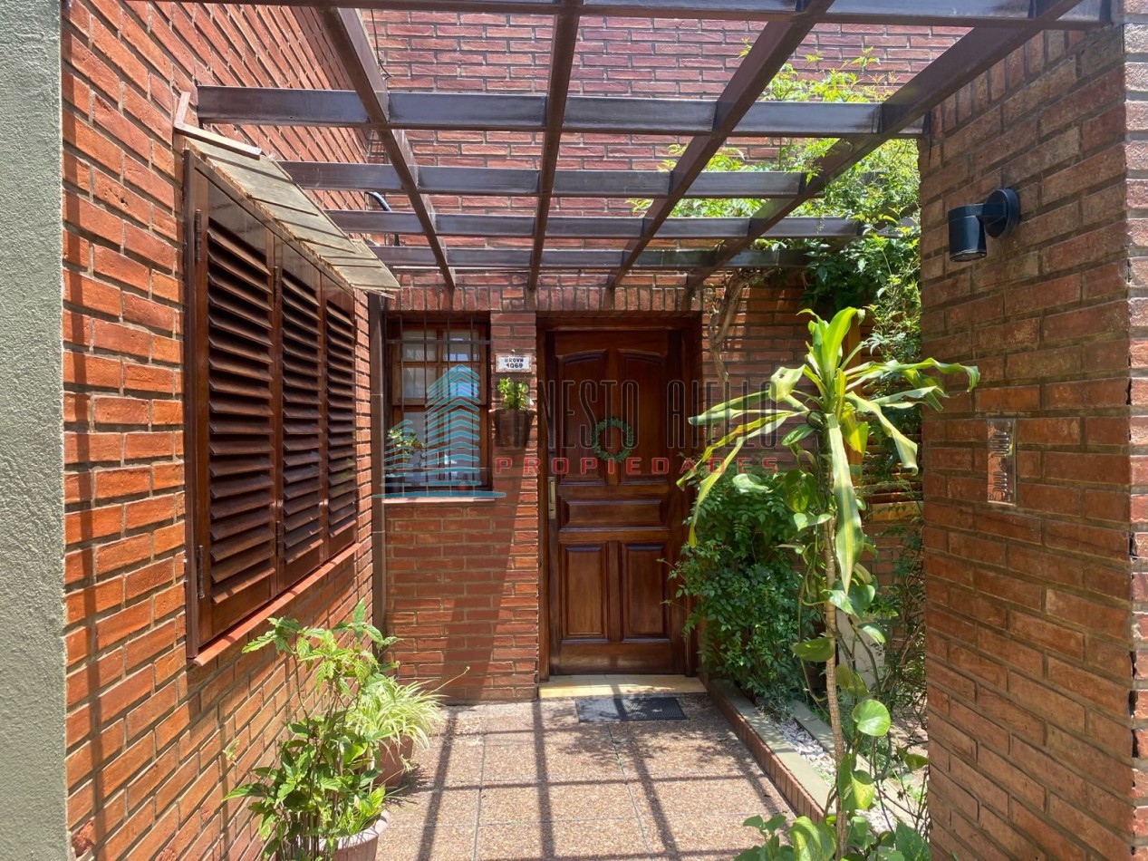 A. VENTA Impecable PH Tres Ambientes con Cochera - Excelente Ubicacion