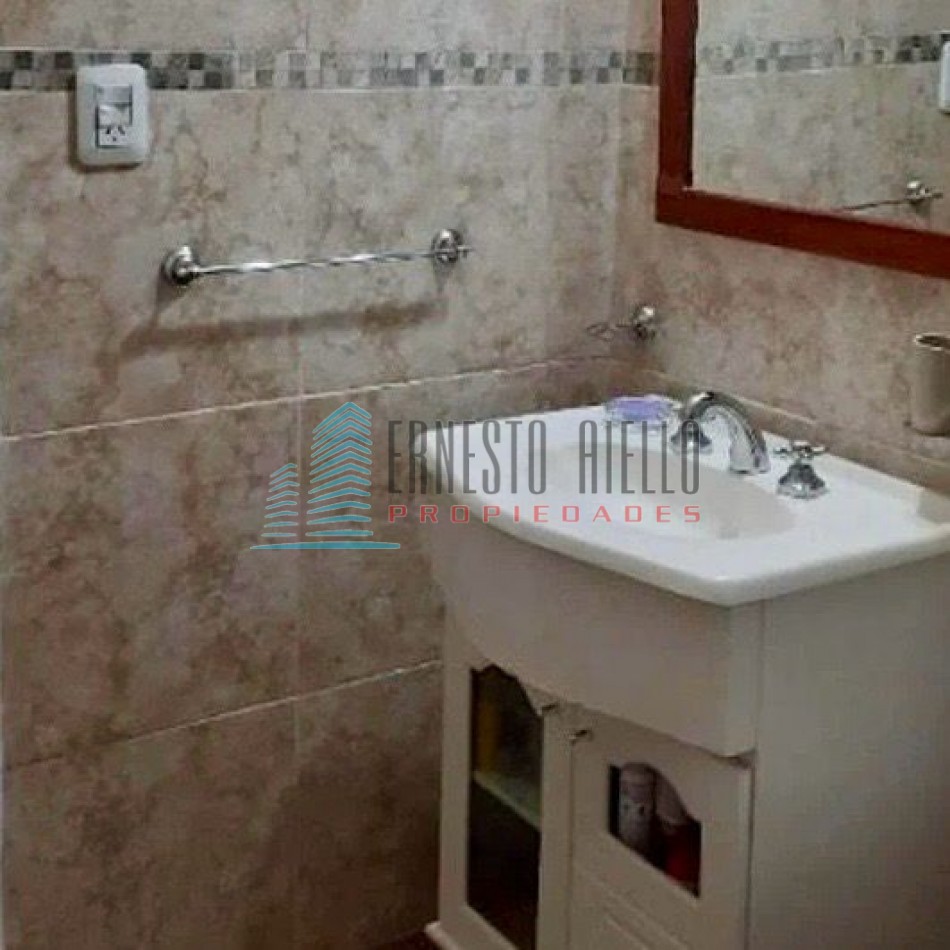 A. VENTA Impecable PH Tres Ambientes con Cochera - Excelente Ubicacion