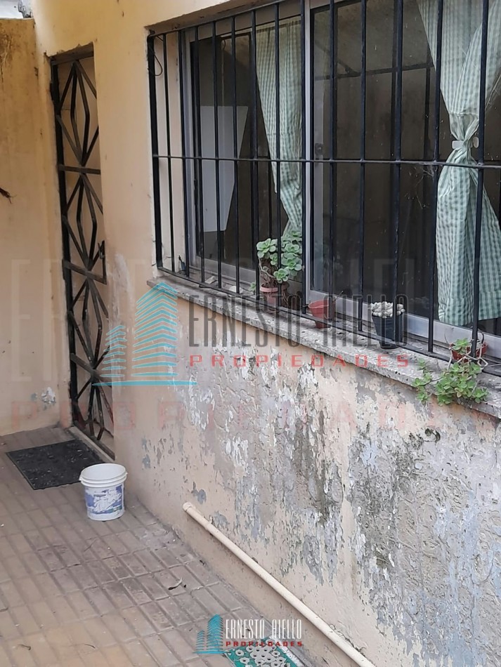 VENTA CASA 3 AMB. C/COCHERA, PATIO Y LAVADERO INDEPENDIENTE. BERAZATEGUI