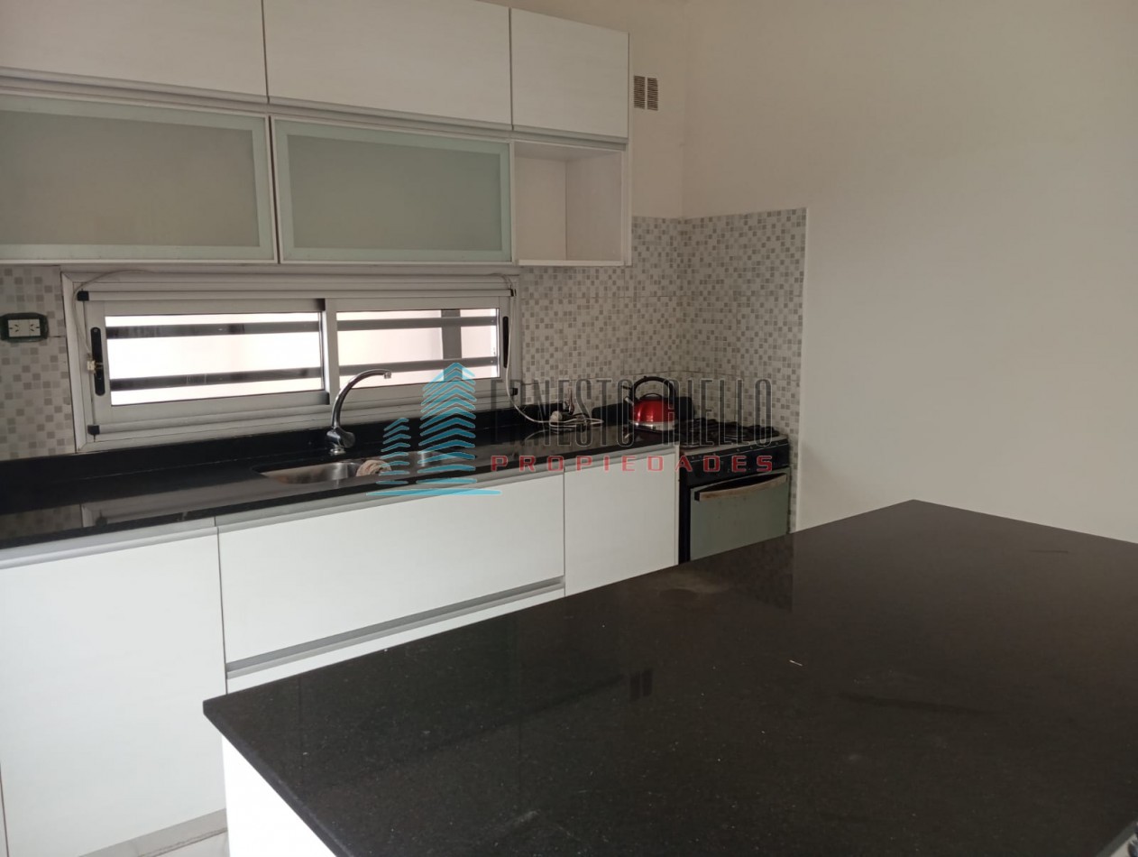 A. Venta Casa 4 Ambientes en El Pato con Piscina