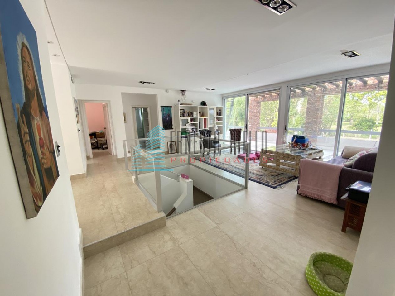 A. VENTA Espectacular CASA en Dos Plantas en Fincas de Iraola