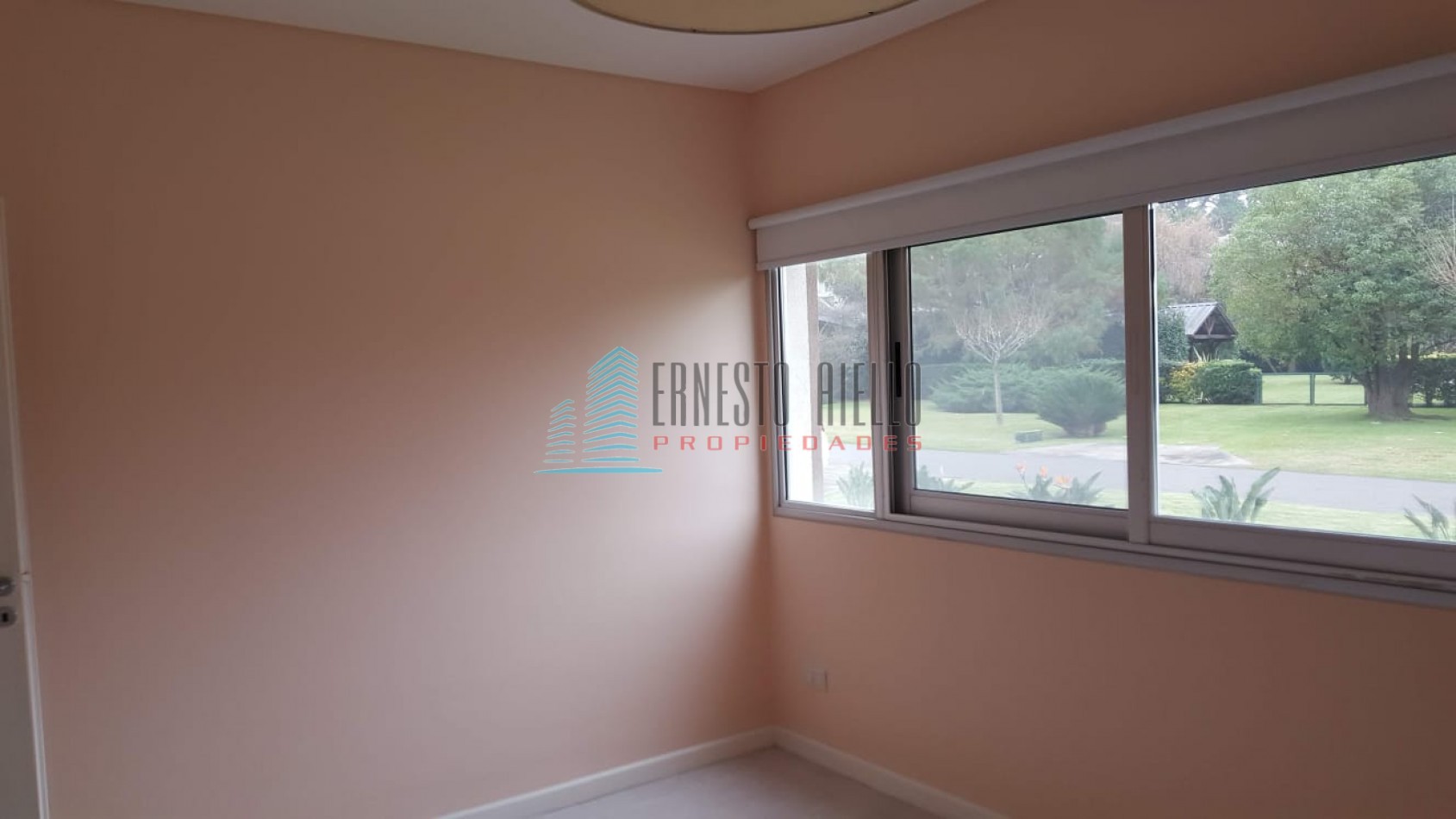 A. ALQUILER Impecable Casa en Abril Club de Campo