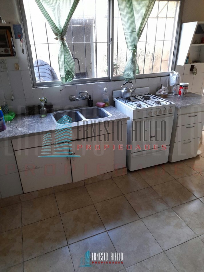 VENTA CASA 3 AMB. C/COCHERA, PATIO Y LAVADERO INDEPENDIENTE. BERAZATEGUI