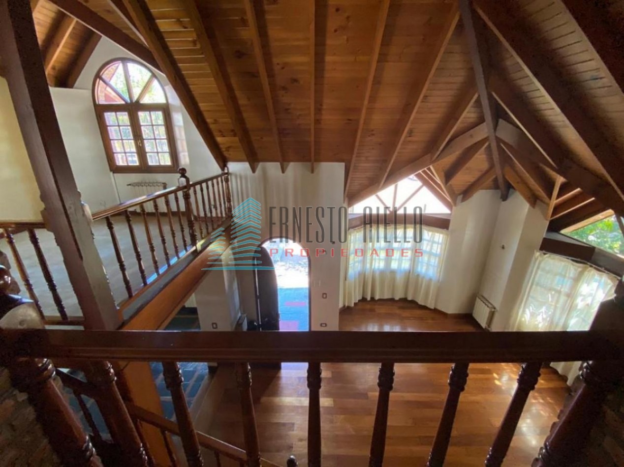 A. Casa en Venta Barrio Parque Bernal