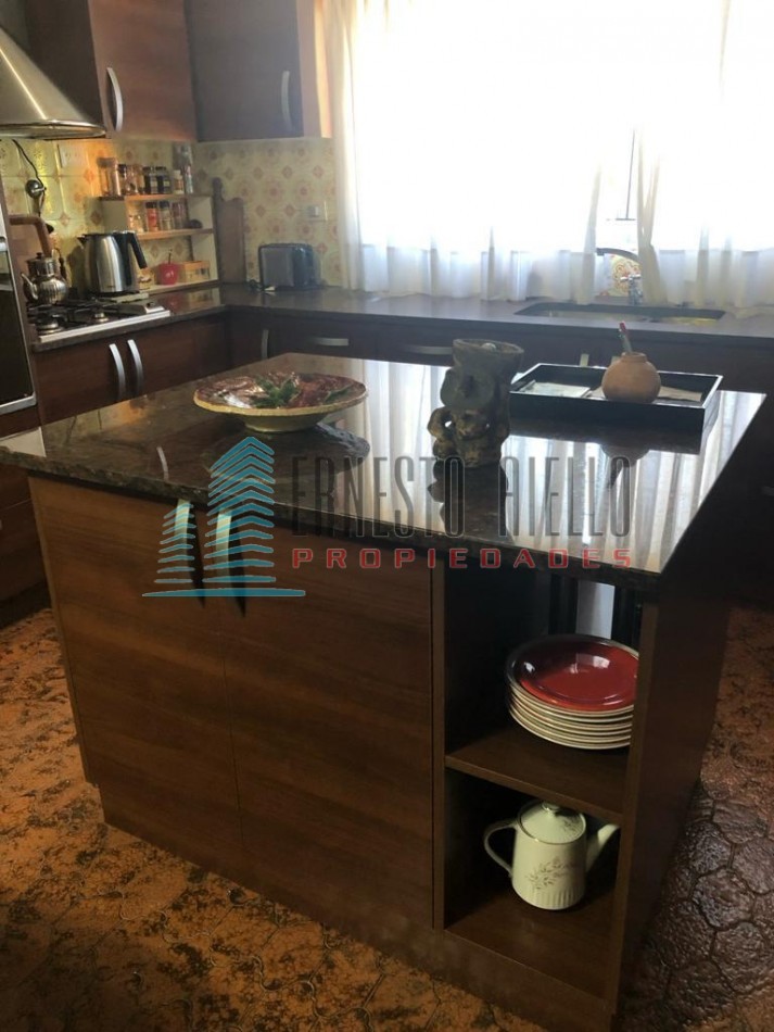 A VENTA Impecable Casa en en dos plantas con Piscina- Ranelagh