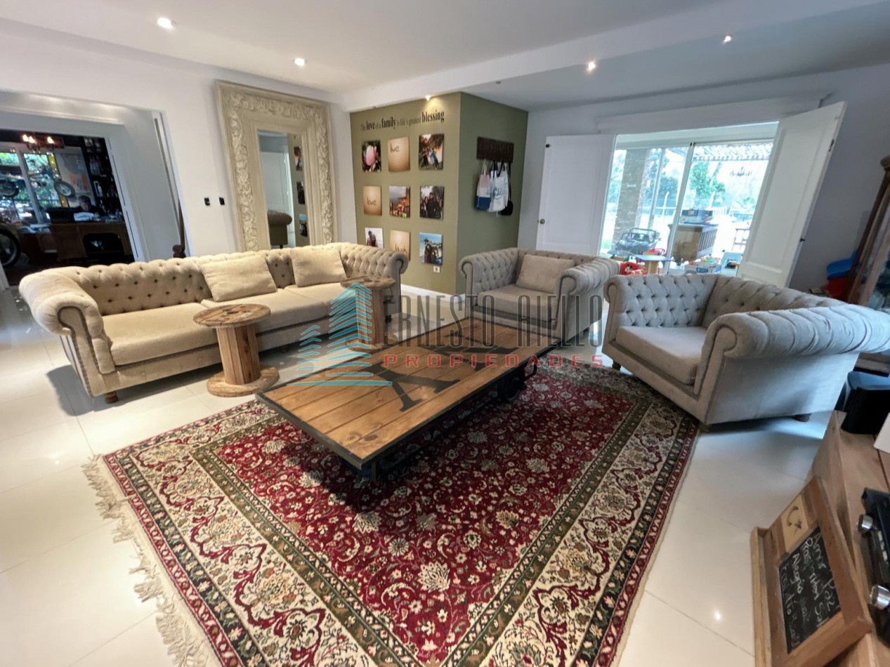 A. VENTA Espectacular CASA en Dos Plantas en Fincas de Iraola