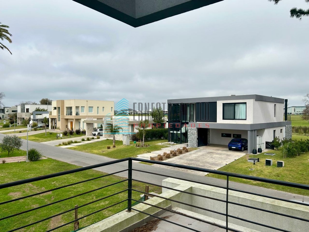 CASA EN VENTA CUATRO AMBIENTES CON PISCINA