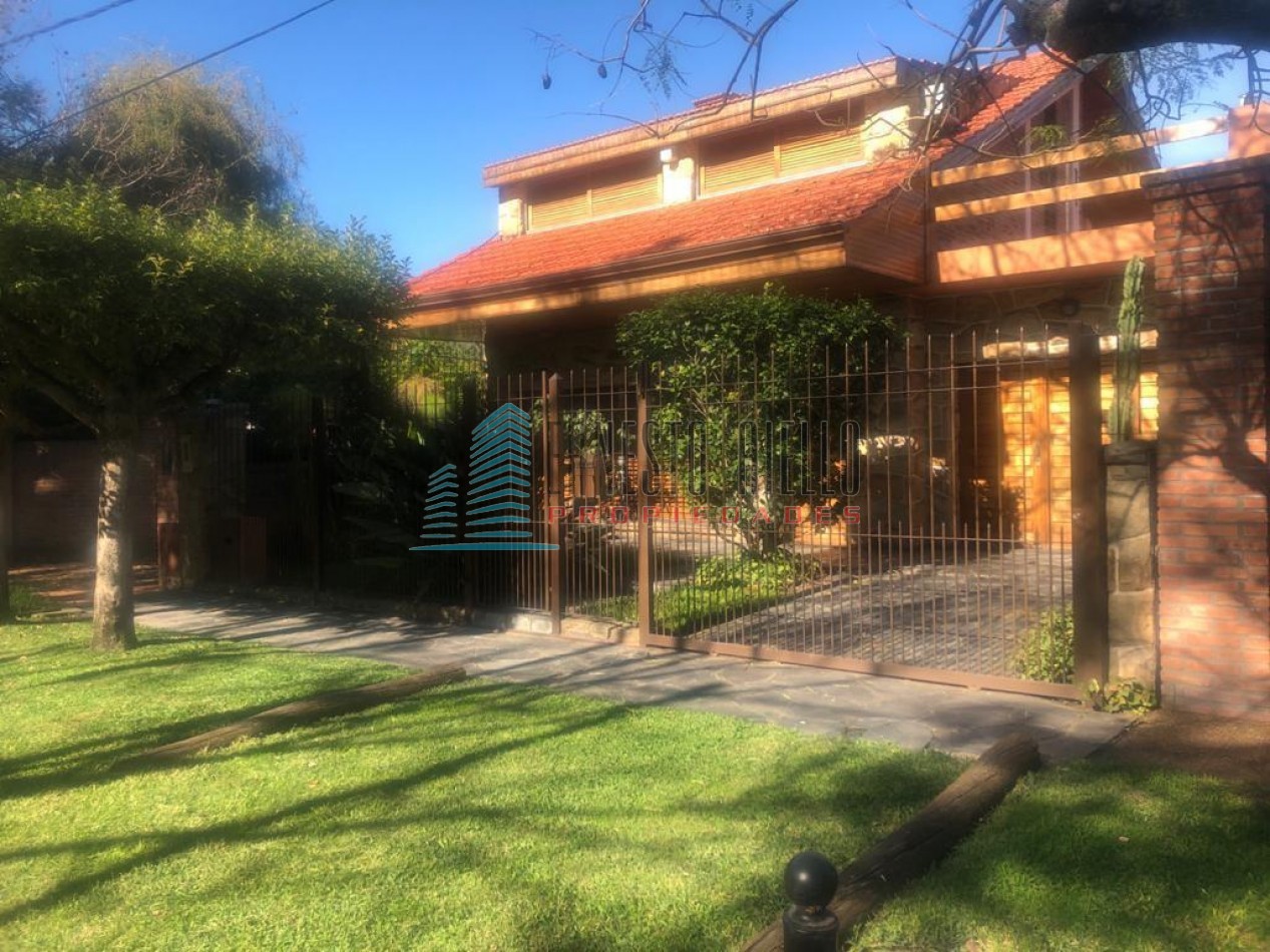 A VENTA Impecable Casa en en dos plantas con Piscina- Ranelagh