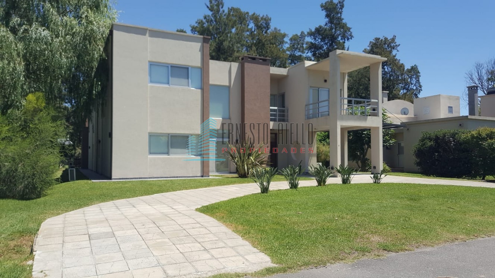 A. ALQUILER Impecable Casa en Abril Club de Campo