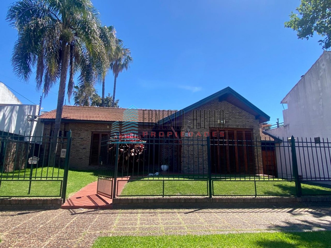 VENTA Casa con Estilo, Parque, Quincho y Depto. Independiente - Todo en una misma propiedad
