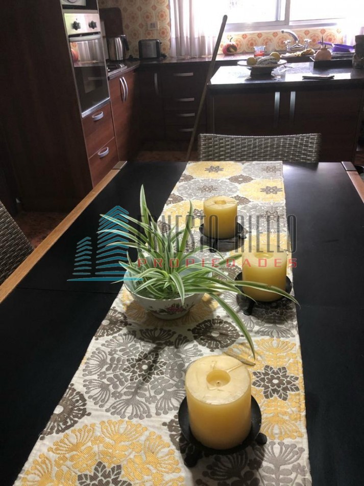 A VENTA Impecable Casa en en dos plantas con Piscina- Ranelagh