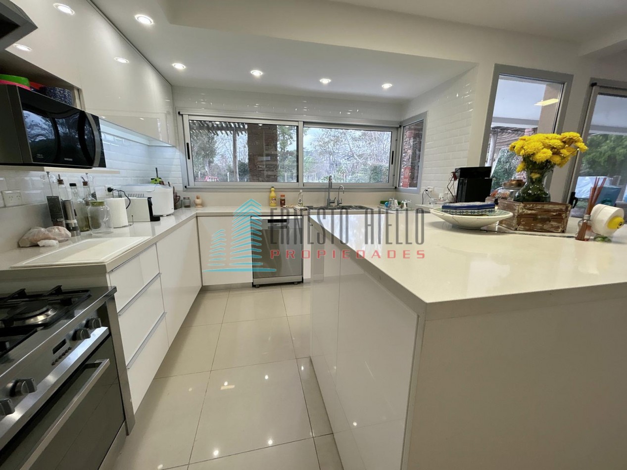 A. VENTA Espectacular CASA en Dos Plantas en Fincas de Iraola