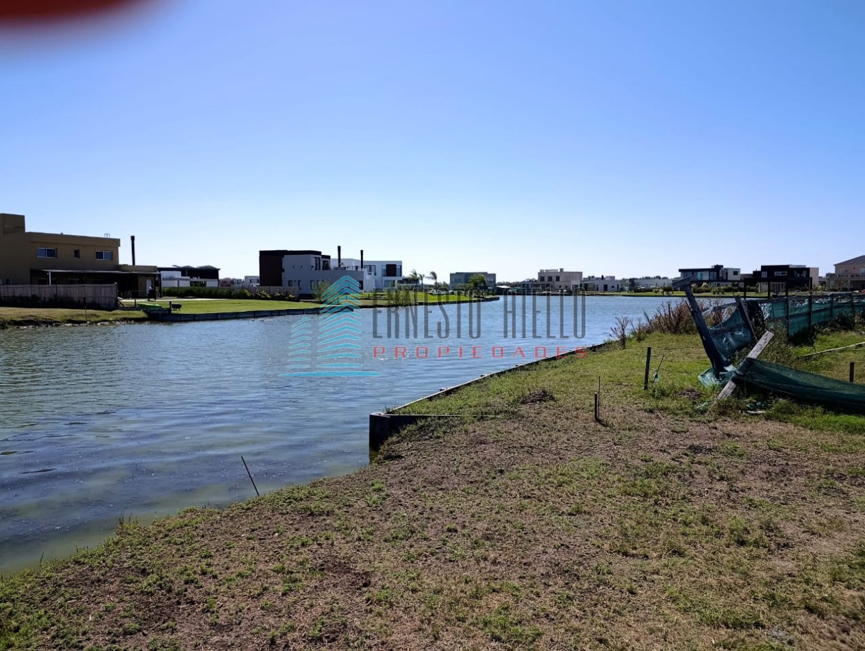 A. VENTA Excelente Lote en Barrio Sebastian Gaboto SALIDA A LA LAGUNA
