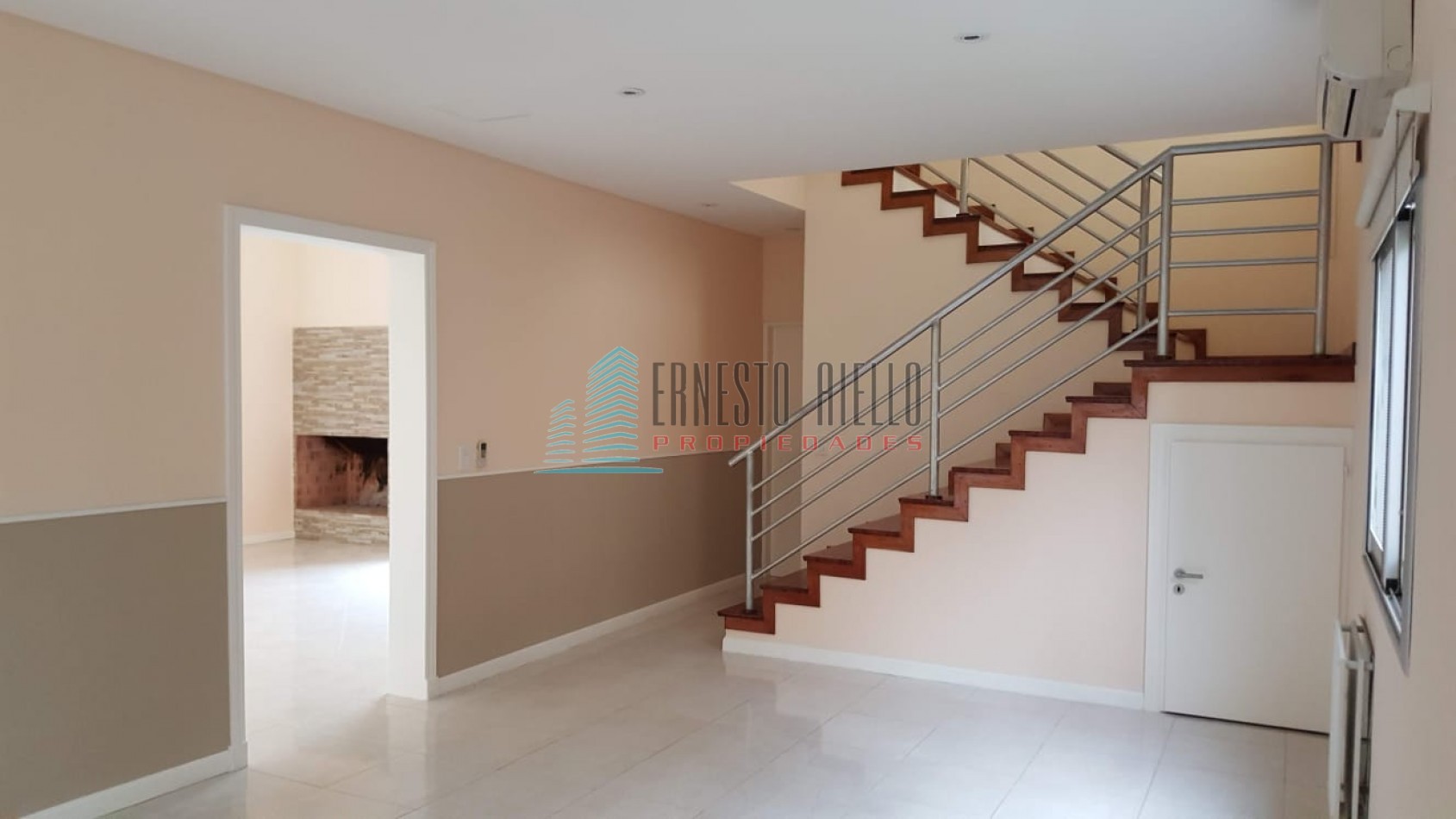 A. ALQUILER Impecable Casa en Abril Club de Campo