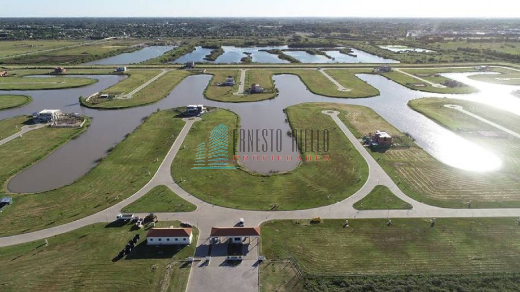 A. VENTA Excelente Lote en Barrio Sebastian Gaboto SALIDA A LA LAGUNA