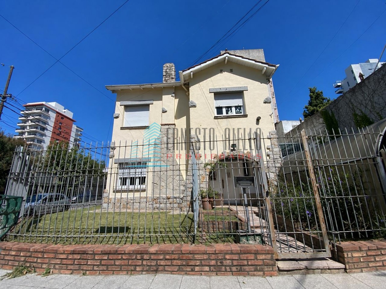 VENTA CASA 4 Ambientes Excelente Ubicacion 