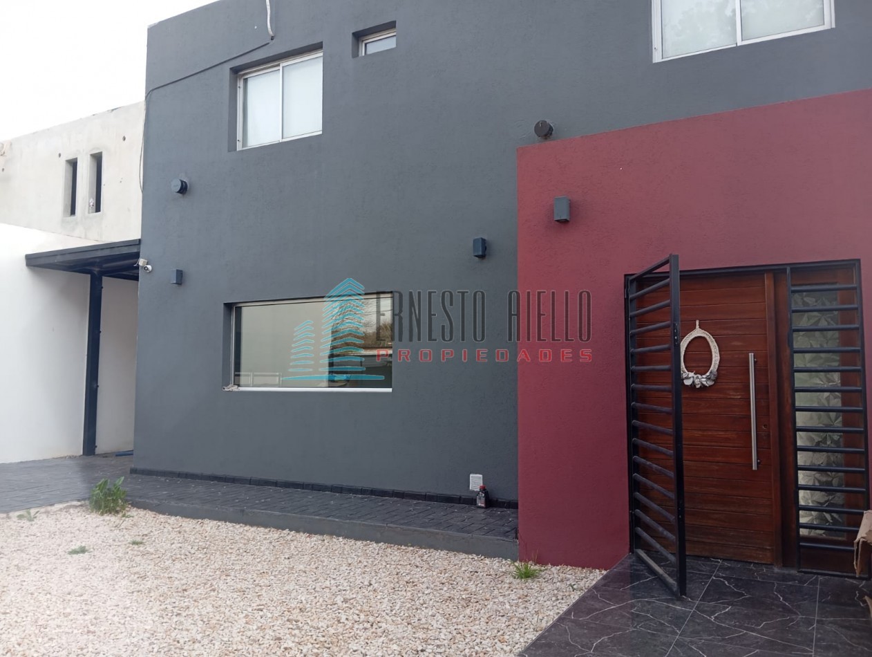 A. Venta Casa 4 Ambientes en El Pato con Piscina