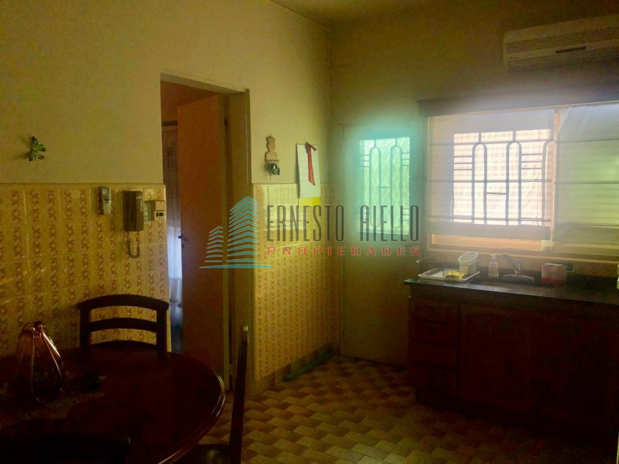 Excelente Casa con Cochera - Piscina en Quilmes Oeste - Apta Credito