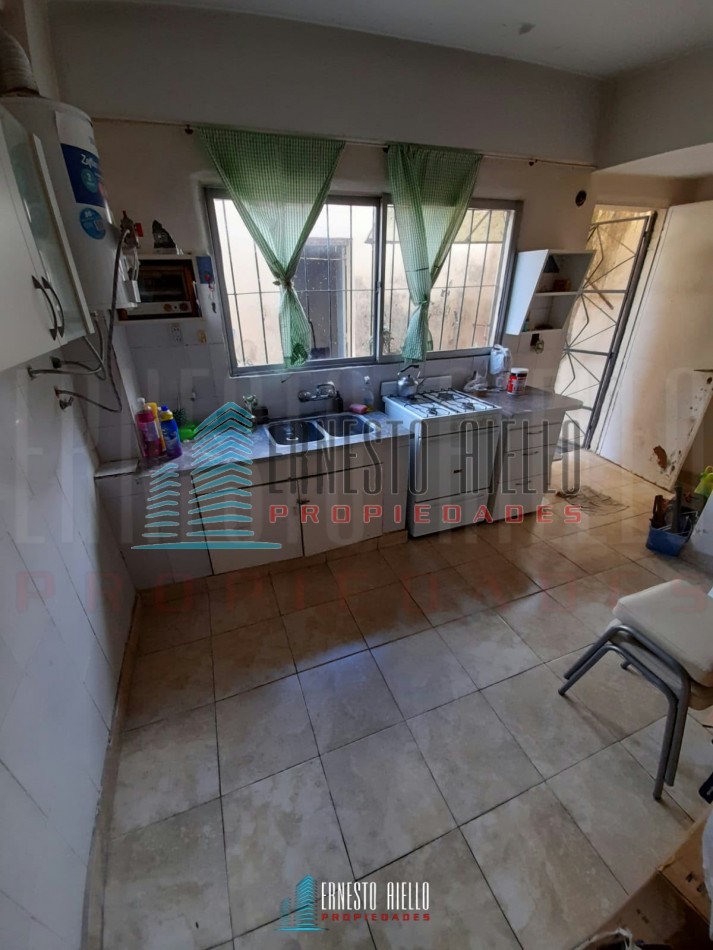 VENTA CASA 3 AMB. C/COCHERA, PATIO Y LAVADERO INDEPENDIENTE. BERAZATEGUI