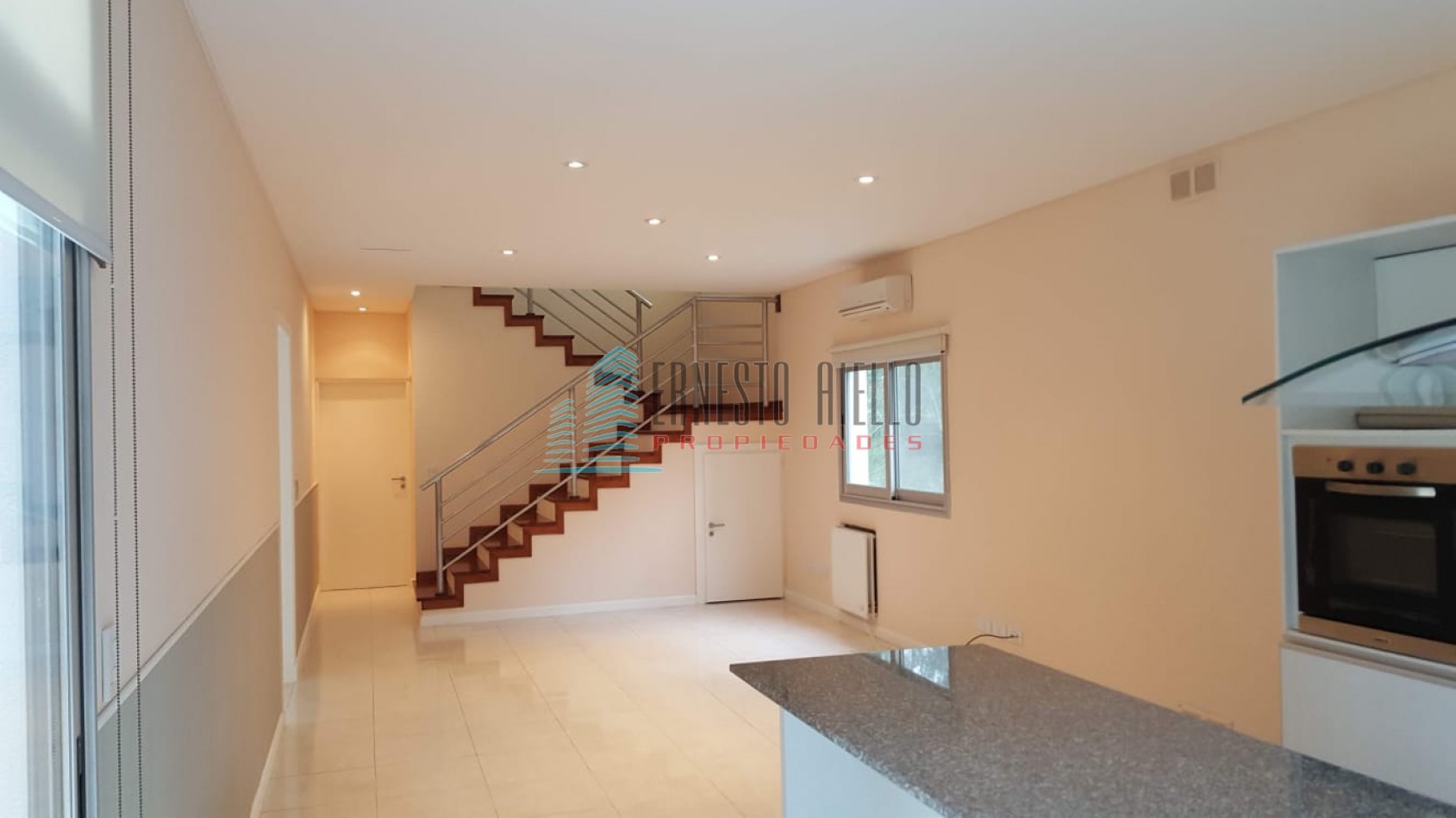 A. ALQUILER Impecable Casa en Abril Club de Campo