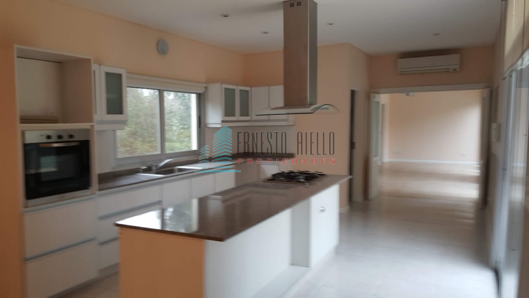 A. ALQUILER Impecable Casa en Abril Club de Campo