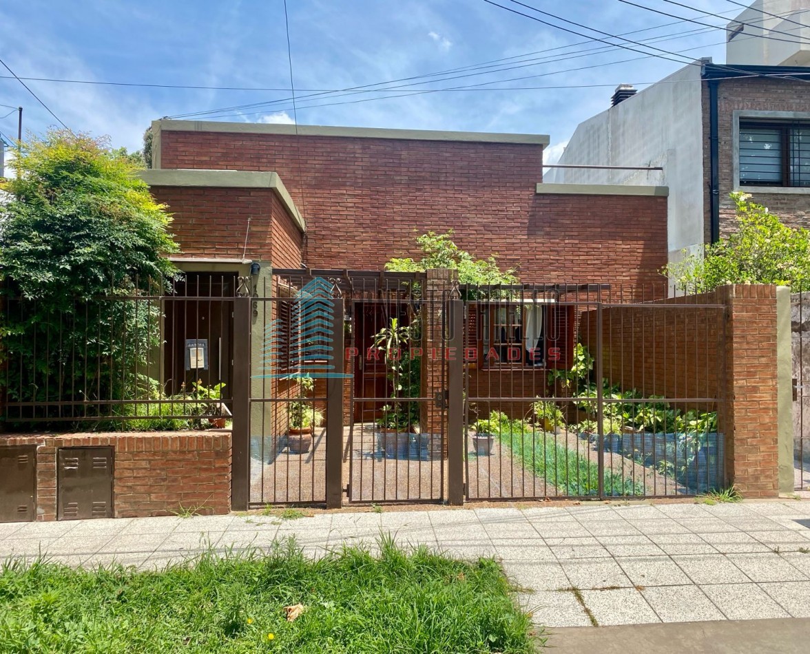 A. VENTA Impecable PH Tres Ambientes con Cochera - Excelente Ubicacion