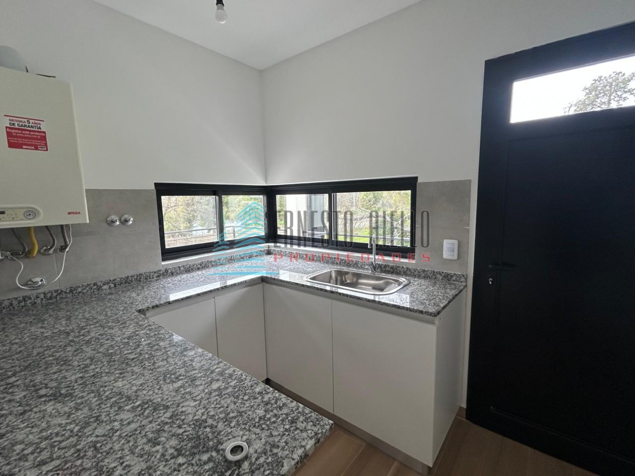 CASA EN VENTA CUATRO AMBIENTES CON PISCINA