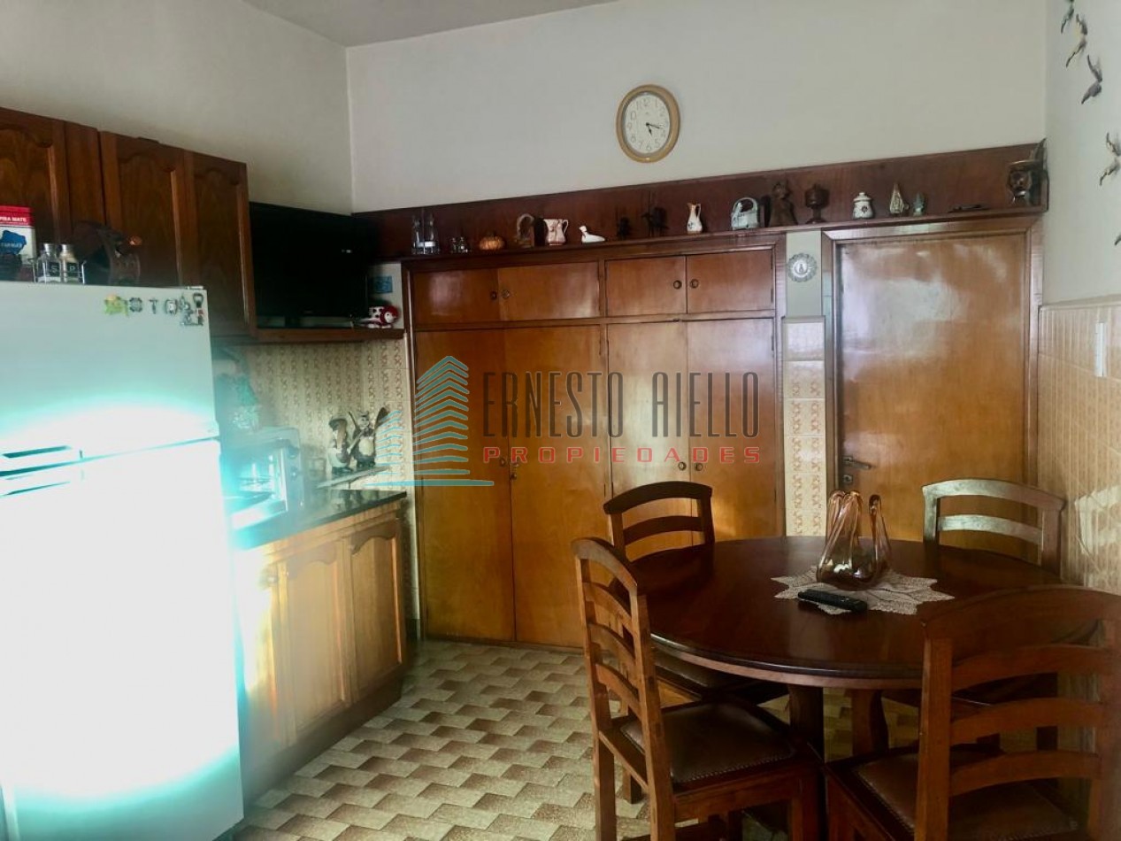 Excelente Casa con Cochera - Piscina en Quilmes Oeste - Apta Credito