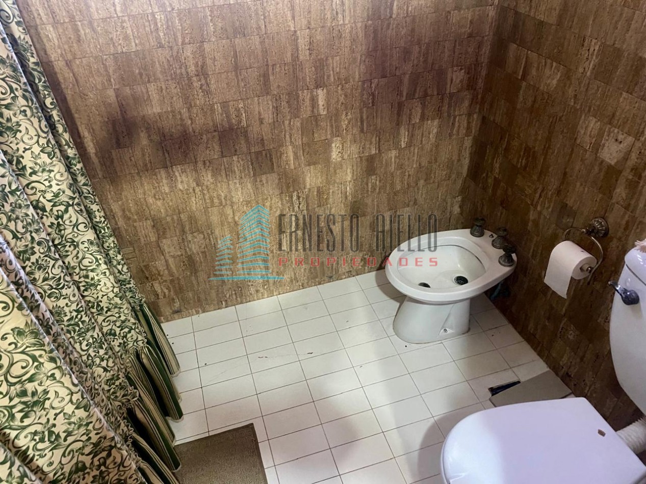 VENTA Casa con Estilo, Parque, Quincho y Depto. Independiente - Todo en una misma propiedad