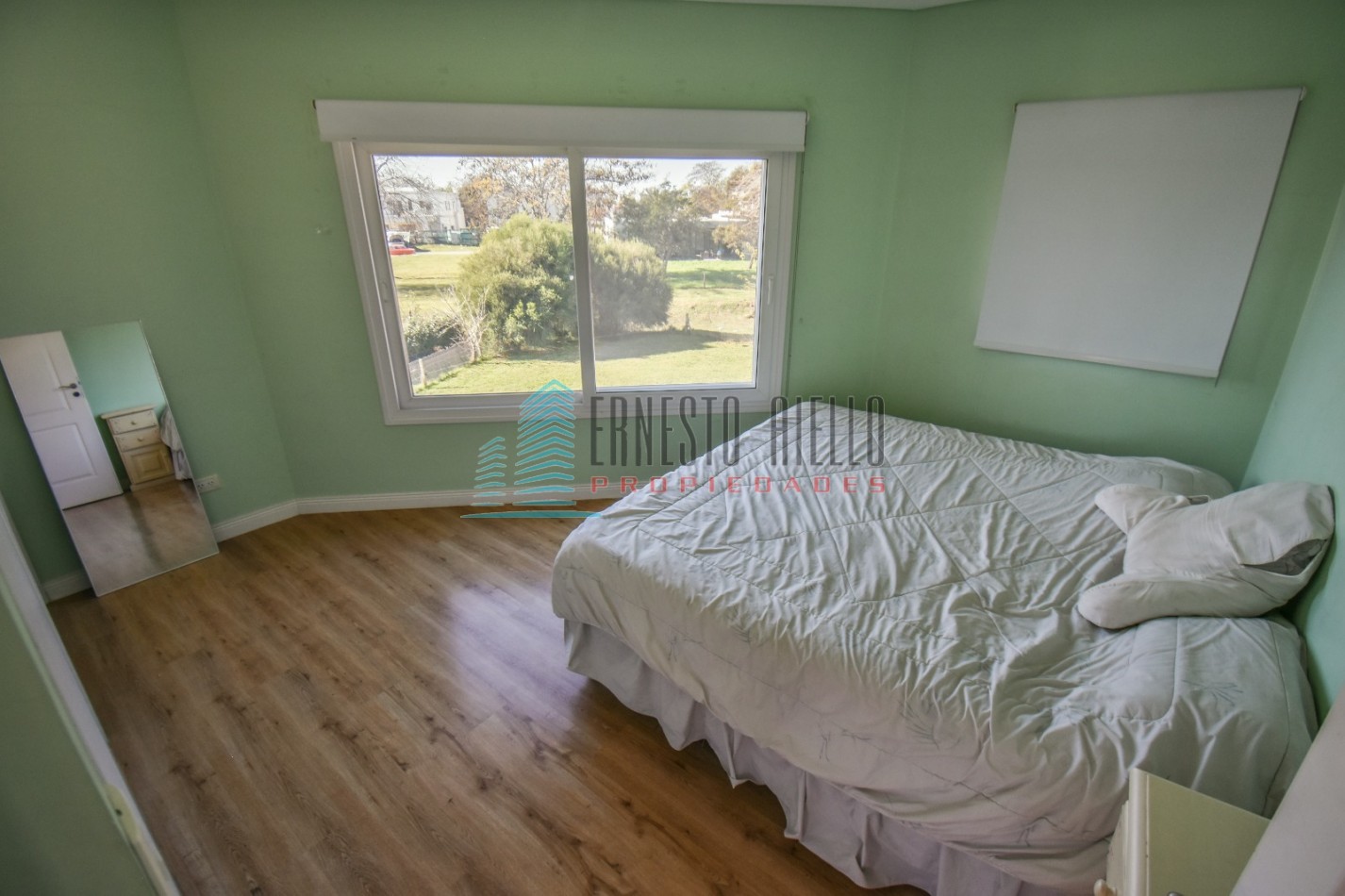 Impecable Piso Venta con dos cocheras -Quilmes Centro