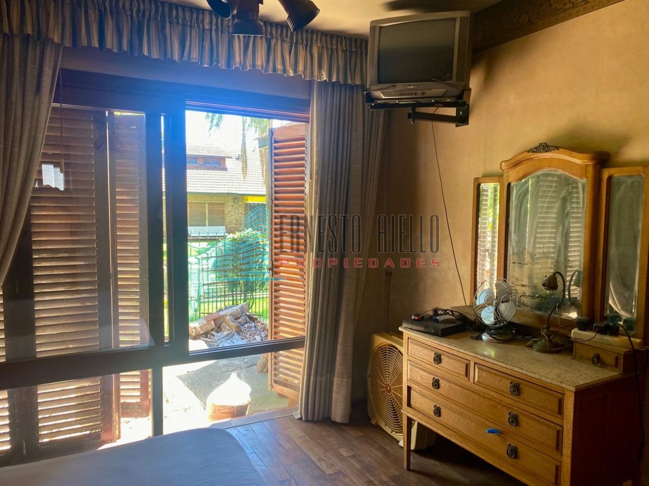 VENTA Casa con Estilo, Parque, Quincho y Depto. Independiente - Todo en una misma propiedad