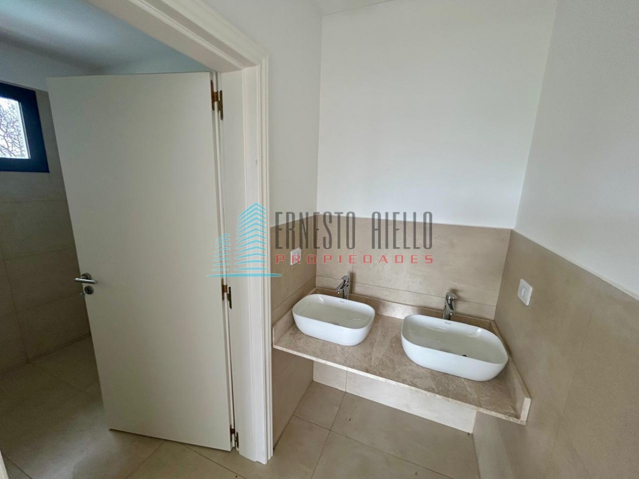 CASA EN VENTA CUATRO AMBIENTES CON PISCINA