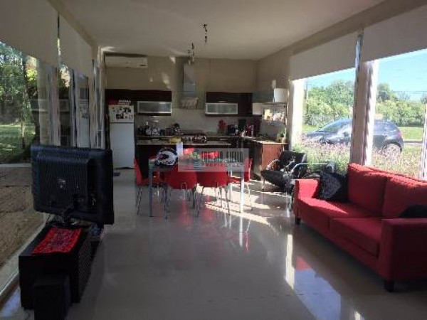 VENTA CASA EN BARRIO CERRADO LA CANDIDA "CLUB DE CAMPO".