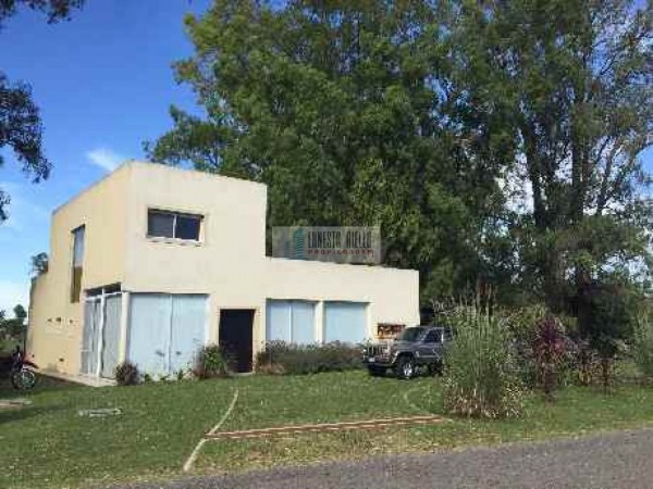 VENTA CASA EN BARRIO CERRADO LA CANDIDA "CLUB DE CAMPO".