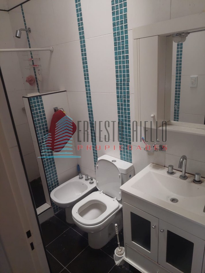 A. VENTA Casa tres ambientes gran terreno con casa pequeña atras - Bernal Oeste