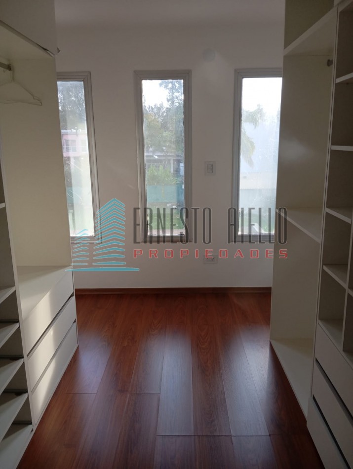 A. Venta Casa 4 Ambientes en El Pato con Piscina