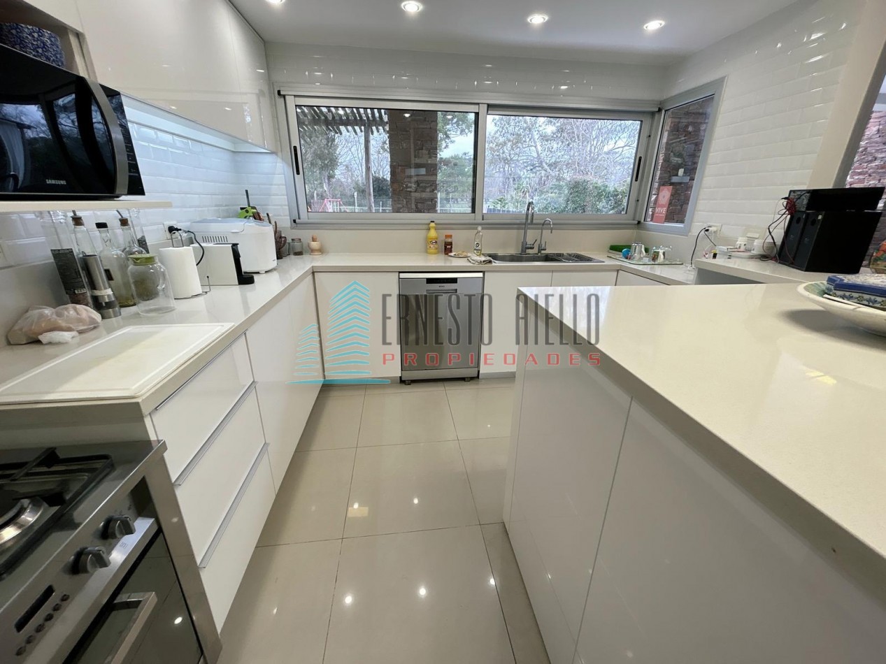 A. VENTA Espectacular CASA en Dos Plantas en Fincas de Iraola