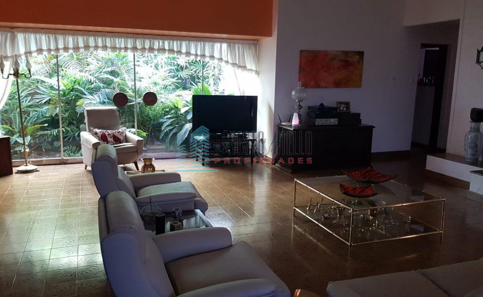 A. Venta Bernal Centro Importante Casa 5 ambientes 