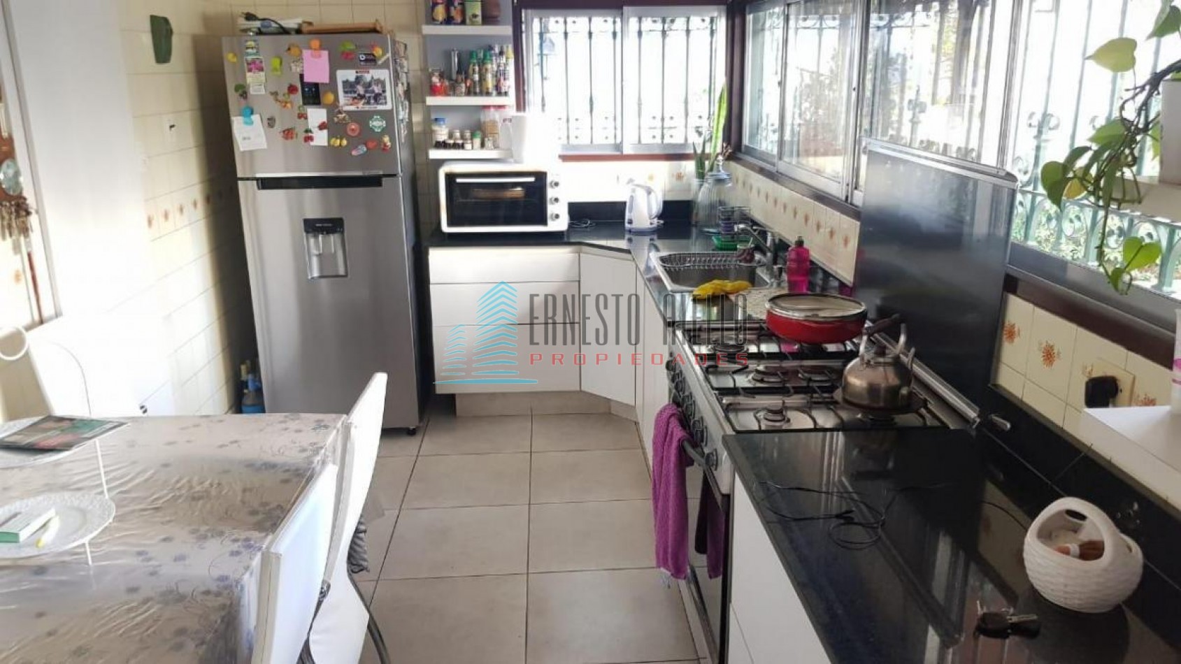 A. Venta Bernal Centro Importante Casa 5 ambientes 