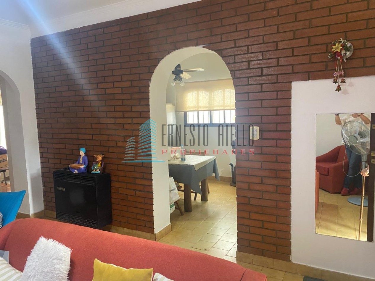 A. VENTA Impecable PH Tres Ambientes con Cochera - Excelente Ubicacion