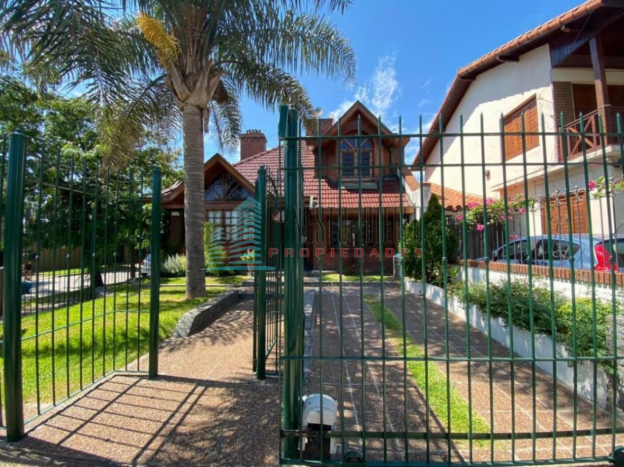 A. Casa en Venta Barrio Parque Bernal