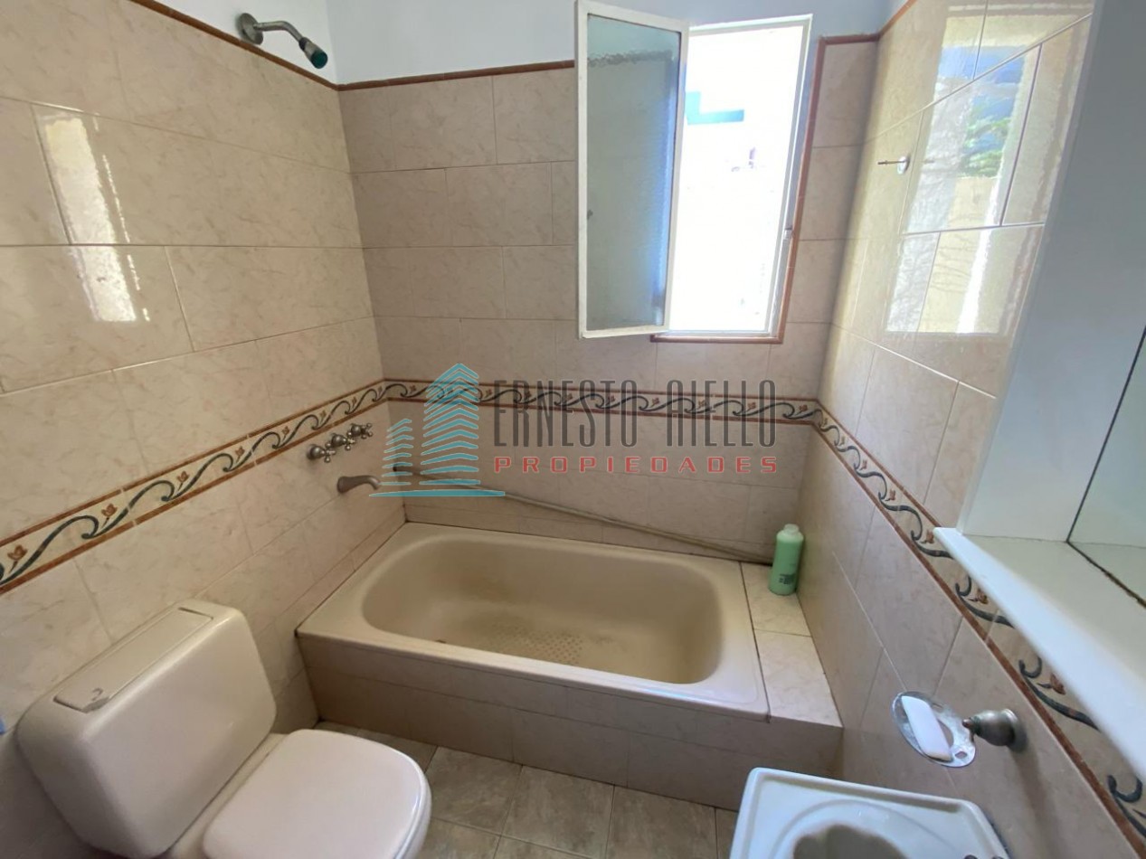 VENTA CASA 4 Ambientes Excelente Ubicacion 