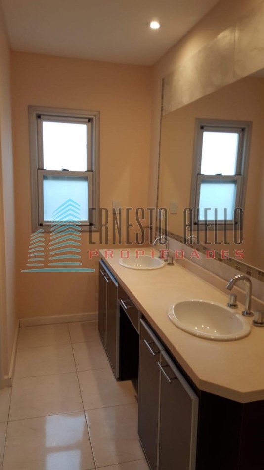 A. ALQUILER Impecable Casa en Abril Club de Campo